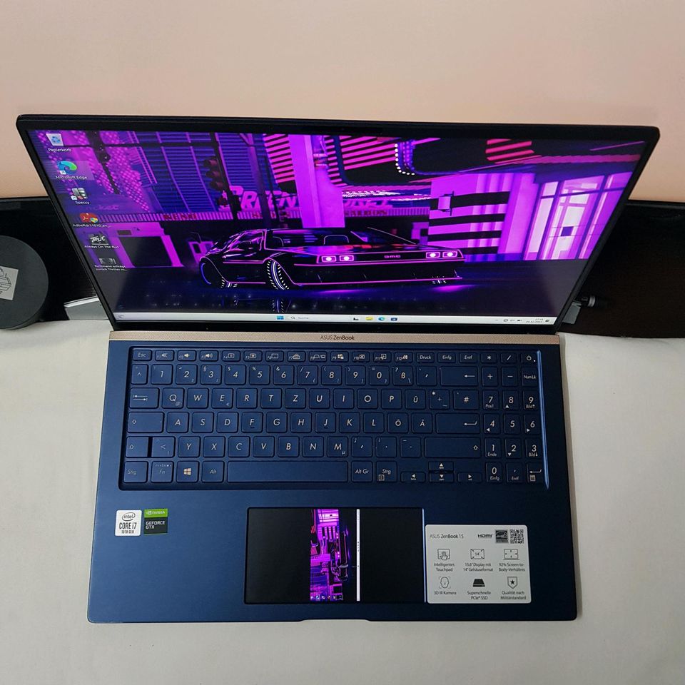 Laptop Asus ZenBook UX534F. GTX 1650/Intel i7/16GB/SSD/15'6/Pad in Düsseldorf