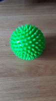 Kleiner grüner Igelball oder Massageball Ø9cm Niedersachsen - Uelzen Vorschau