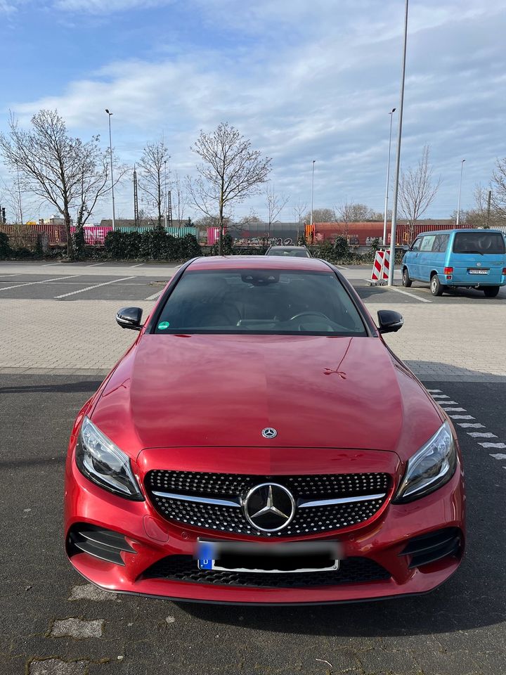 Mercedes Benz C300 AMG Line Bj 10/2019 in Duisburg