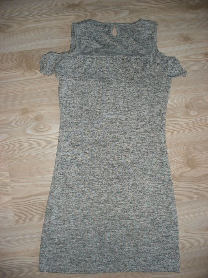 Kleid Strickkleid grau Gr. 146/152 mit Cutouts in Hausen