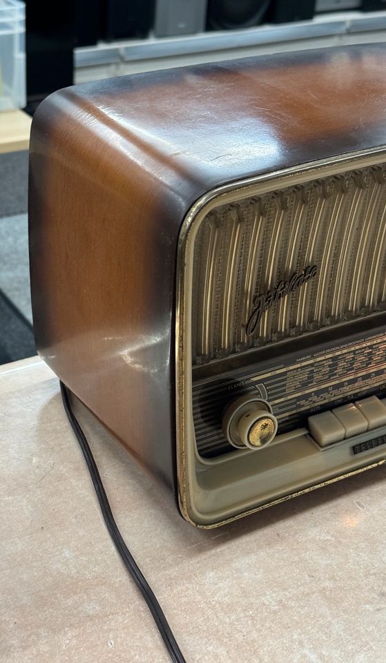 altes Radio Telefunken Jubilate 8 Röhrenradio funktioniert in Hof (Saale)