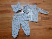 Baby-Set aus Hose, Shirt und Mütze mit Hasenmotiv | Ostern Hessen - Marburg Vorschau