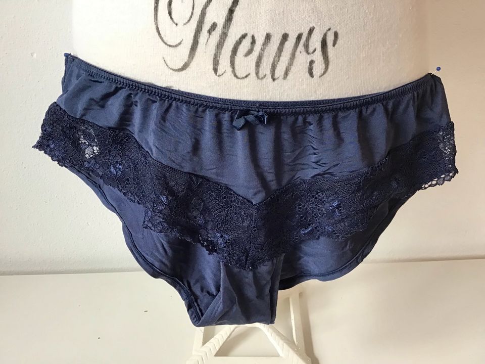 Lingerie Set Oberteil Hose dunkel  blau glänzend Satin Spitze S in Ustersbach