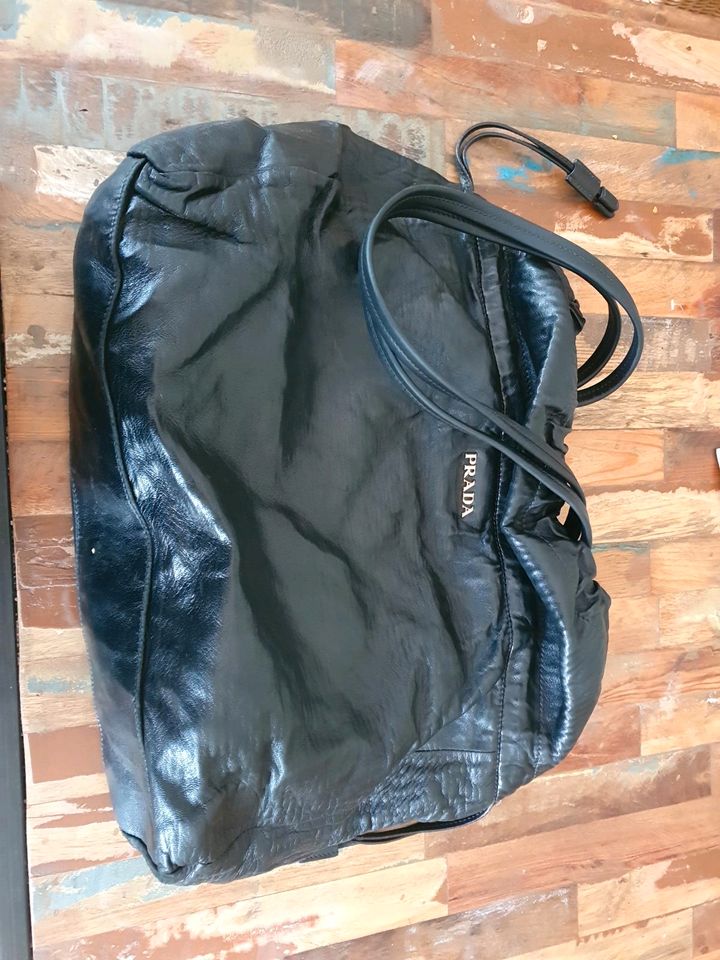 Prada Handtasche Knautschtasche Hobo Bag Echtleder Schwarz in Bonn