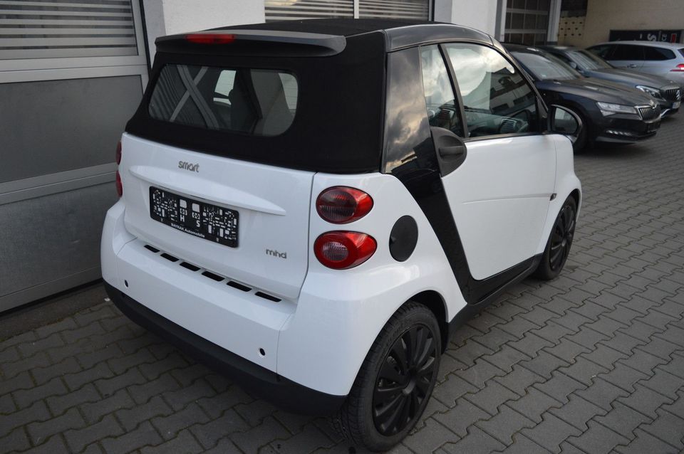 Smart ForTwo Cabrio Pure MHD*Automatik*Sitzheizung*TÜV in Sindelfingen