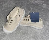 Tommy hilfiger kinder schuhe slipper sneaker gr 25 NEU Nordrhein-Westfalen - Dinslaken Vorschau