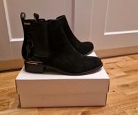 Stiefeletten Calvin Klein, Gr 41 - neu München - Schwabing-West Vorschau