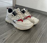 Tommy Hilfiger Schuhe Sneaker Gr.39 Baden-Württemberg - Göppingen Vorschau