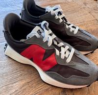NB Sneaker, schwarz-rot–anthrazit, Gr. 40, top Zustand! Nordrhein-Westfalen - Lüdenscheid Vorschau