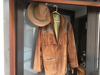 Wildlederjacke im Westernstiel nebst Stetson Zusammen 56,- € Niedersachsen - Hameln Vorschau