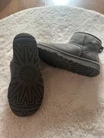 Original UGG Schuhe zu verkaufen grau 38 Hessen - Rödermark Vorschau