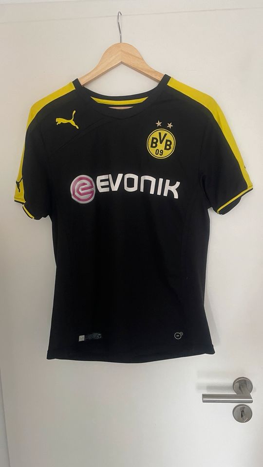 BVB Aufwärmtrikot Original Größe M in Lahr (Schwarzwald)