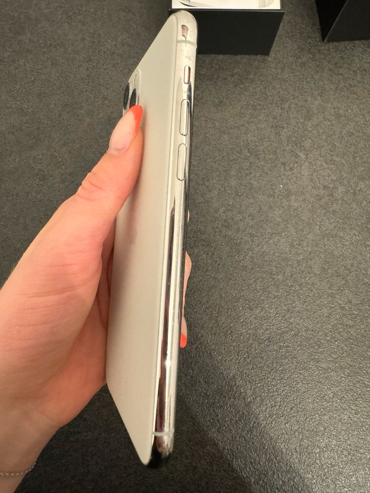 iPhone 11Pro 64GB weiß in Bremen