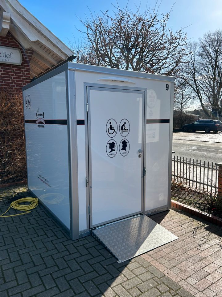 Toilettenwagen VIP Mini mieten - WC behindertengerecht Toilettenanhänger in Steinfeld