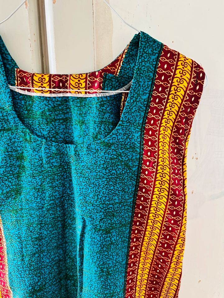 Handmade Kleid aus Afrika, ca. Größe M in Wiesbaden