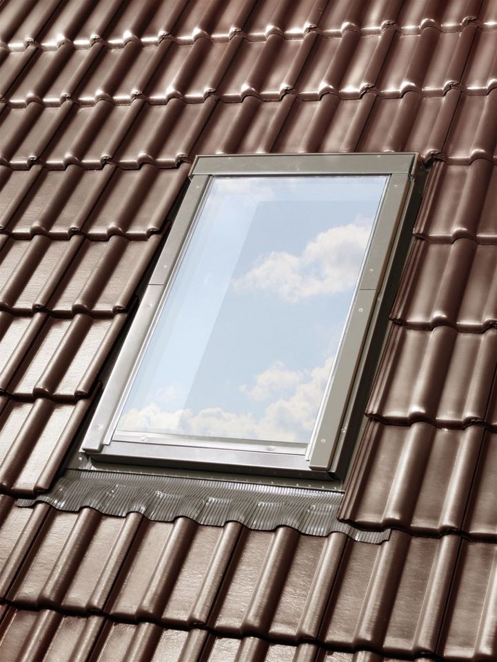 Dachfenster Fenster mit Eindeckrahmen Velux + Rollo in Hamburg