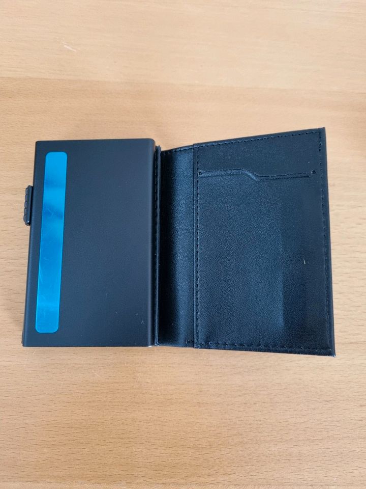 Slim Wallet Neu & Original verpackt in Ehingen (Donau)