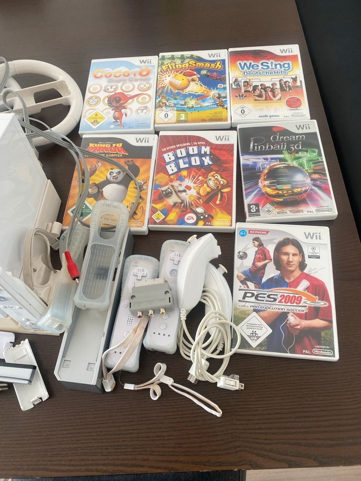 Wii mit Zubehör und 7 Spiele zu verkaufen in München