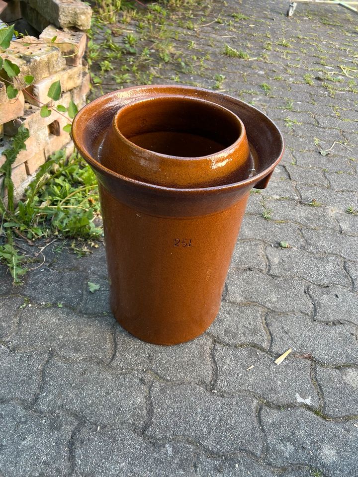 Sauerkraut Topf Blumen Topf in Stockach