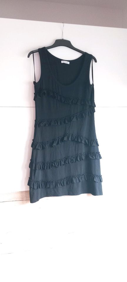 Rüschenkleid Größe 38, schwarz in Wiesbaden