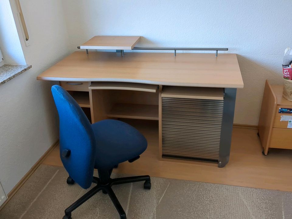 Schreibtisch mit Drehstuhl in Rheine
