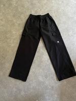 Schwarze Adidas Cargo Hose weit lang  essentials woven Cargohose Schwachhausen - Gete Vorschau