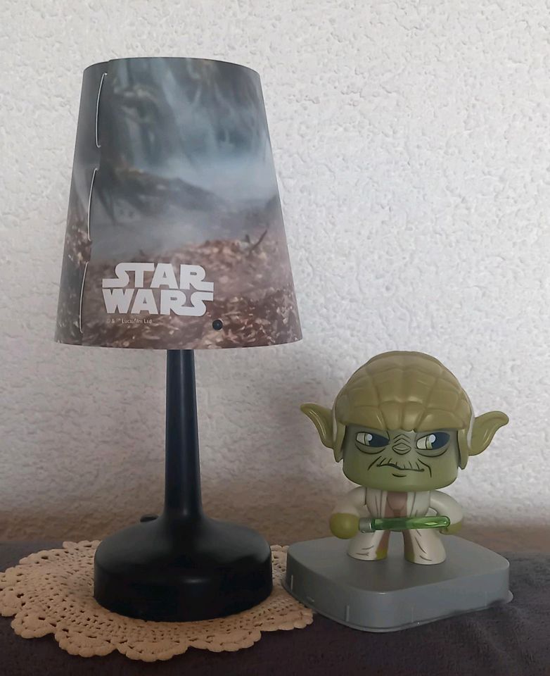 Star Wars Kinder Nachttischleuchte u. Yoda  Figur Zus. 15€ in Lorsch