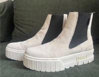 Puma Mayze Chelsea Suede - Boots - weiß - Top Gr. 39/40 Leipzig - Leipzig, Südvorstadt Vorschau