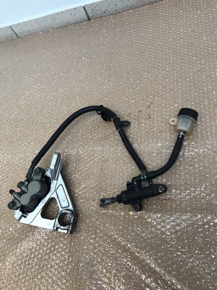 Yamaha R6 YZF 600 RJ03 Bremssattel Bremsanlage hinten Set komplet in Calbe (Saale)