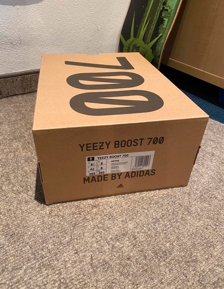 Adidas Yeezy Boost 700 Analog US 8.5 EU 42 DS in Nürnberg (Mittelfr)