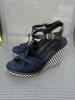 Tommy Hilfiger Schuhe Sandalen Gr.37 Keilabsatz Dunkelblau Top Nordrhein-Westfalen - Pulheim Vorschau