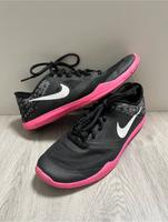 Nike Sportschuhe Laufschuhe Größe 38,5 Pink, schwarz, weiß, grau Niedersachsen - Seevetal Vorschau