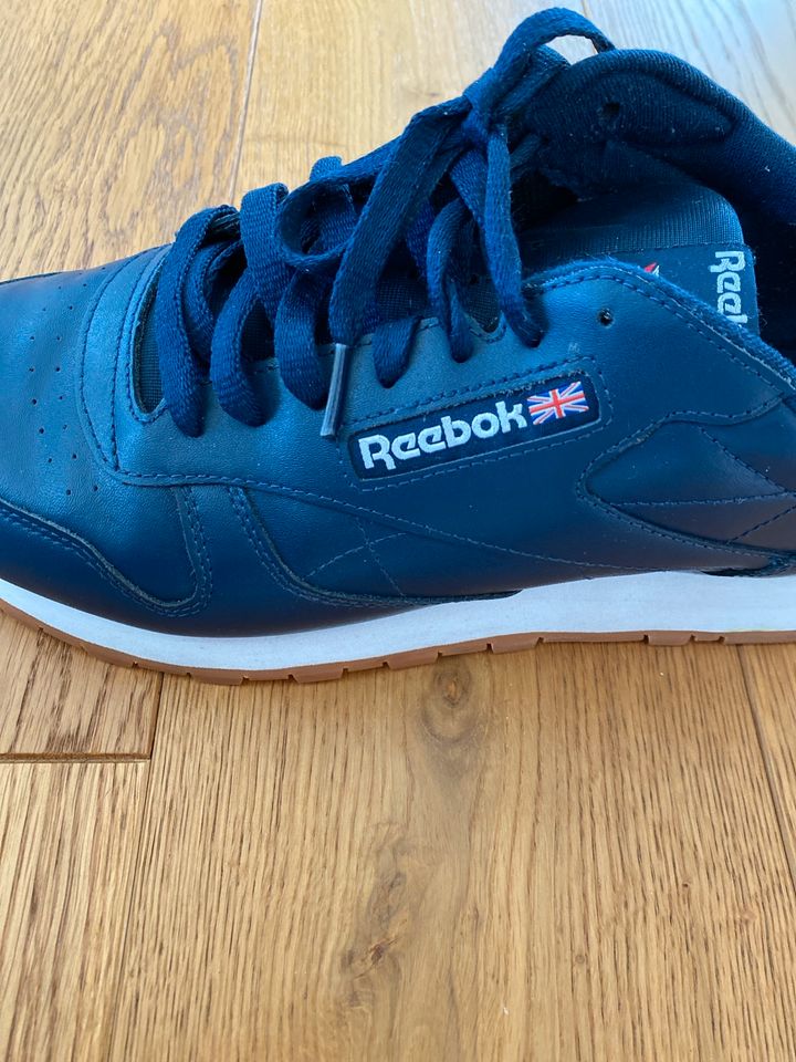 Blaue Schuhe Rebook in Heek