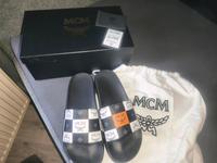 MCM Aren checkerboard Visetos Slides * Sandalen Gr.42 Wuppertal - Langerfeld-Beyenburg Vorschau