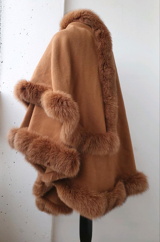 Kaschmir Woll Poncho braun Echtfell Pelz Fuchs Cape Mantel Jacke in Hof (Saale)