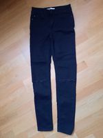 Schwarze Jeans im Destroyed Look Gr. XS München - Au-Haidhausen Vorschau