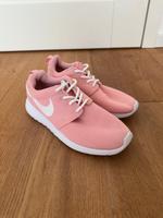 Nike Sneaker - sehr guter Zustand - Größe [37,5] Hamburg Barmbek - Hamburg Barmbek-Süd  Vorschau