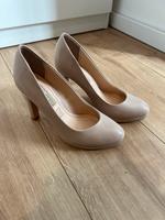 Buffalo Heels beige Glanz Niedersachsen - Ebstorf Vorschau