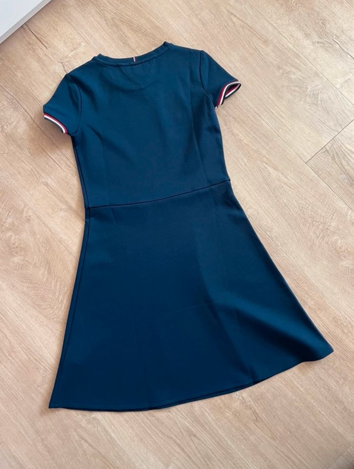 Kleid Tommy Hilfiger Mädchen Gr. 164 NEU in Marl