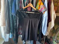 Schwarzes Top langarm mit Spitze basic schick Nordrhein-Westfalen - Blomberg Vorschau