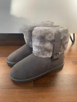 Holly Damen Winterstiefel grau Gr. 37 NEU Schuhe gefüttert Sachsen - Coswig Vorschau