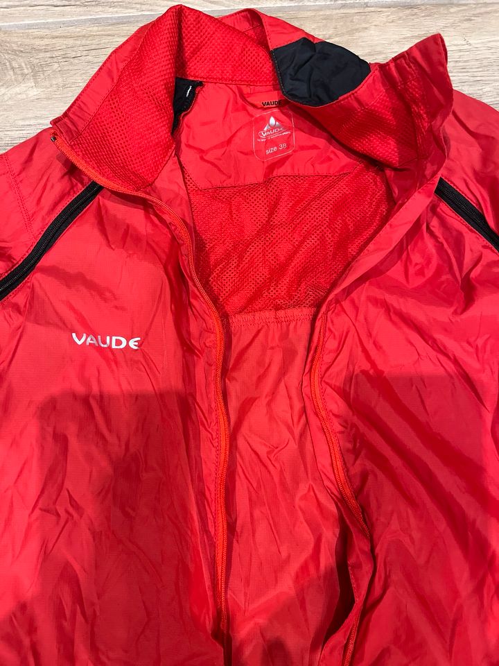 VAUDE Ulltra leichte Regenjacke Sportjacke in Rheinbach