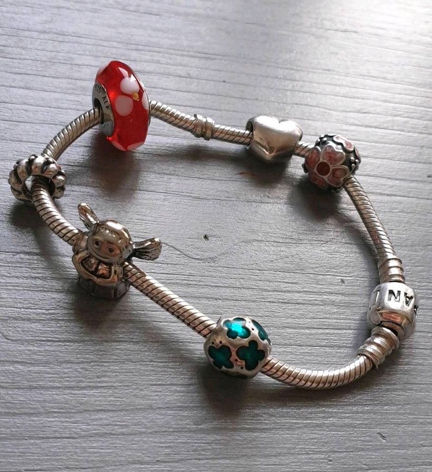 Pandora Armband mit 4 original Beads in Nürnberg (Mittelfr)