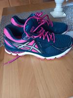 Damen Sportschuhe von Asics in Größe 40 Niedersachsen - Ostercappeln Vorschau