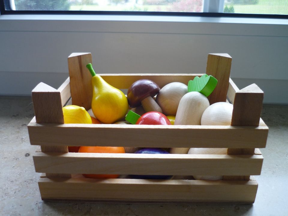 18 tlg. Set für den Kaufladen/Küche aus Holz: Obst/Gemüse/Eier in Neuhaus-Schierschnitz