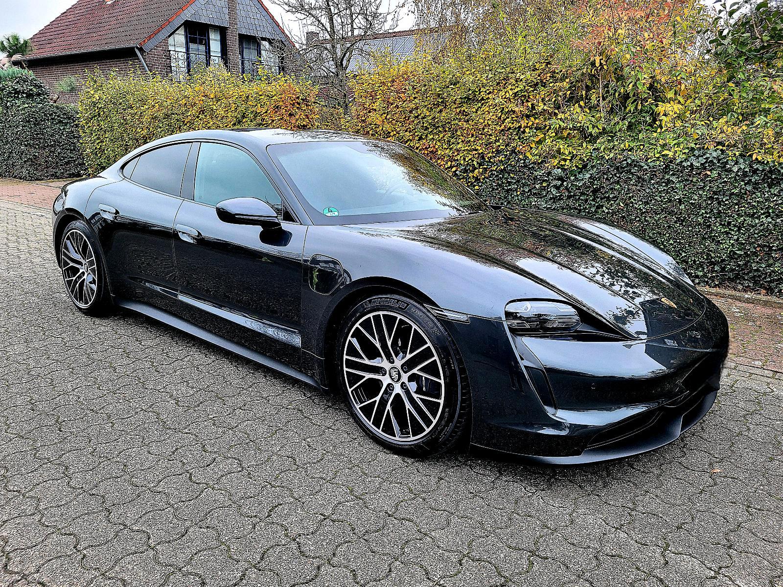 Abbildung des Autos Porsche Taycan Performan…