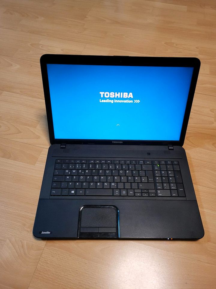 Laptop von Toshiba in Holdorf