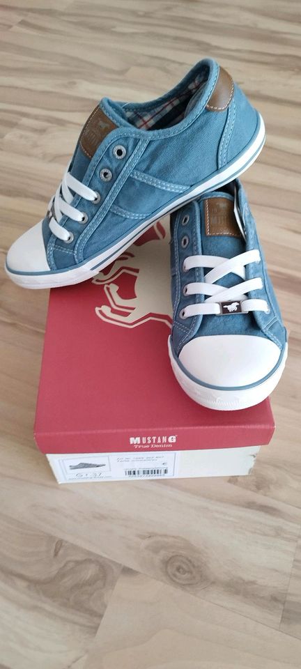 NEU Mustang Sneaker Gr. 37 himmelblau Schuhe in Lübbecke 