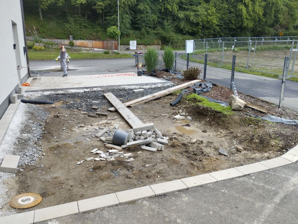 Galabau, Gartenarbeit, Gartenpflege, Hecke schneiden, Rollrasen in Bergneustadt