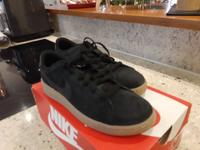 WMNS Nike Court Royale 2 SUED Gr. 38 und 38,5 Neu OVP NP 89,95 Eu Bayern - Train Vorschau